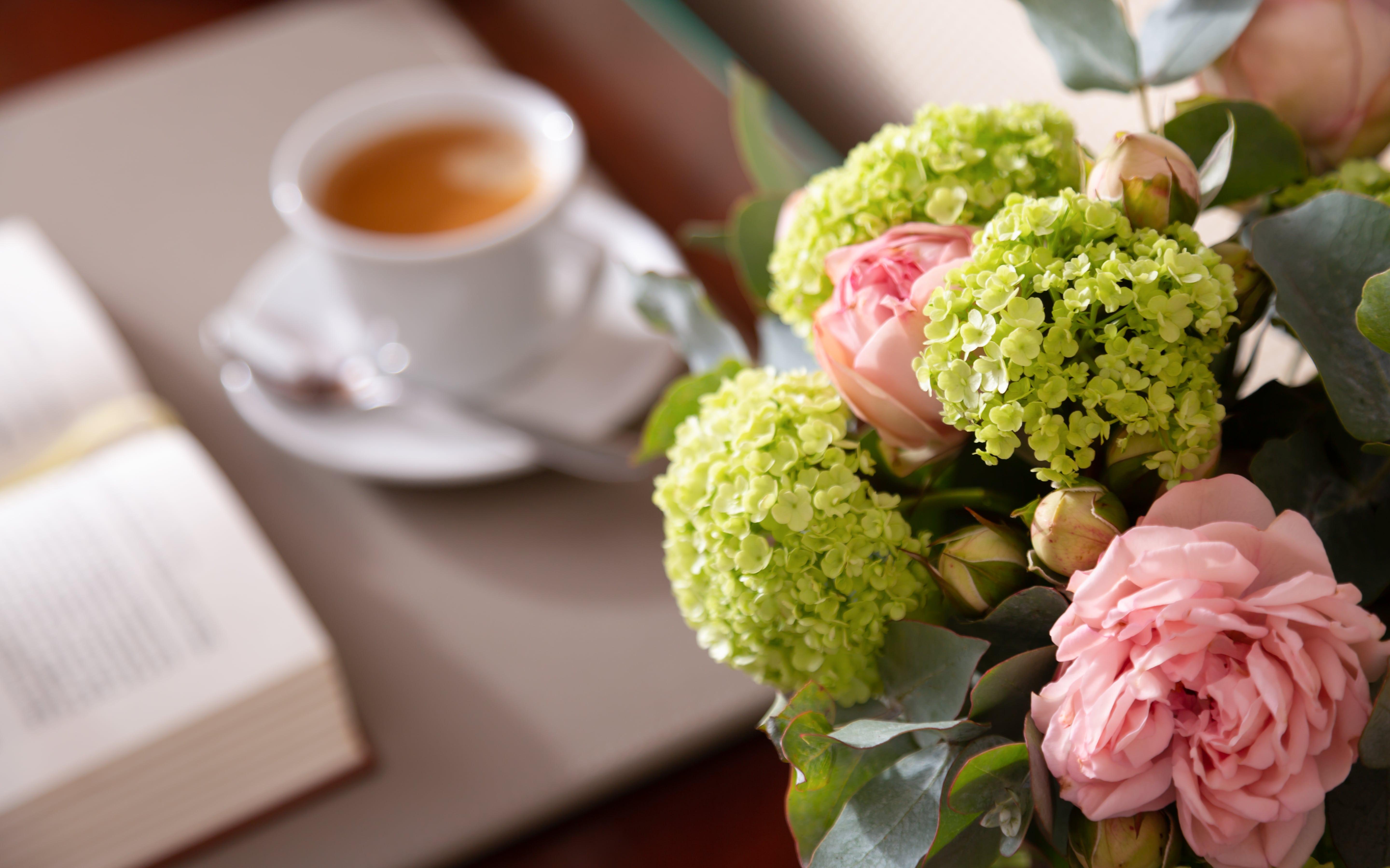 Intercontinental Hotel Bucharest, an IHG Hotel Esterno foto A bouquet of flowers