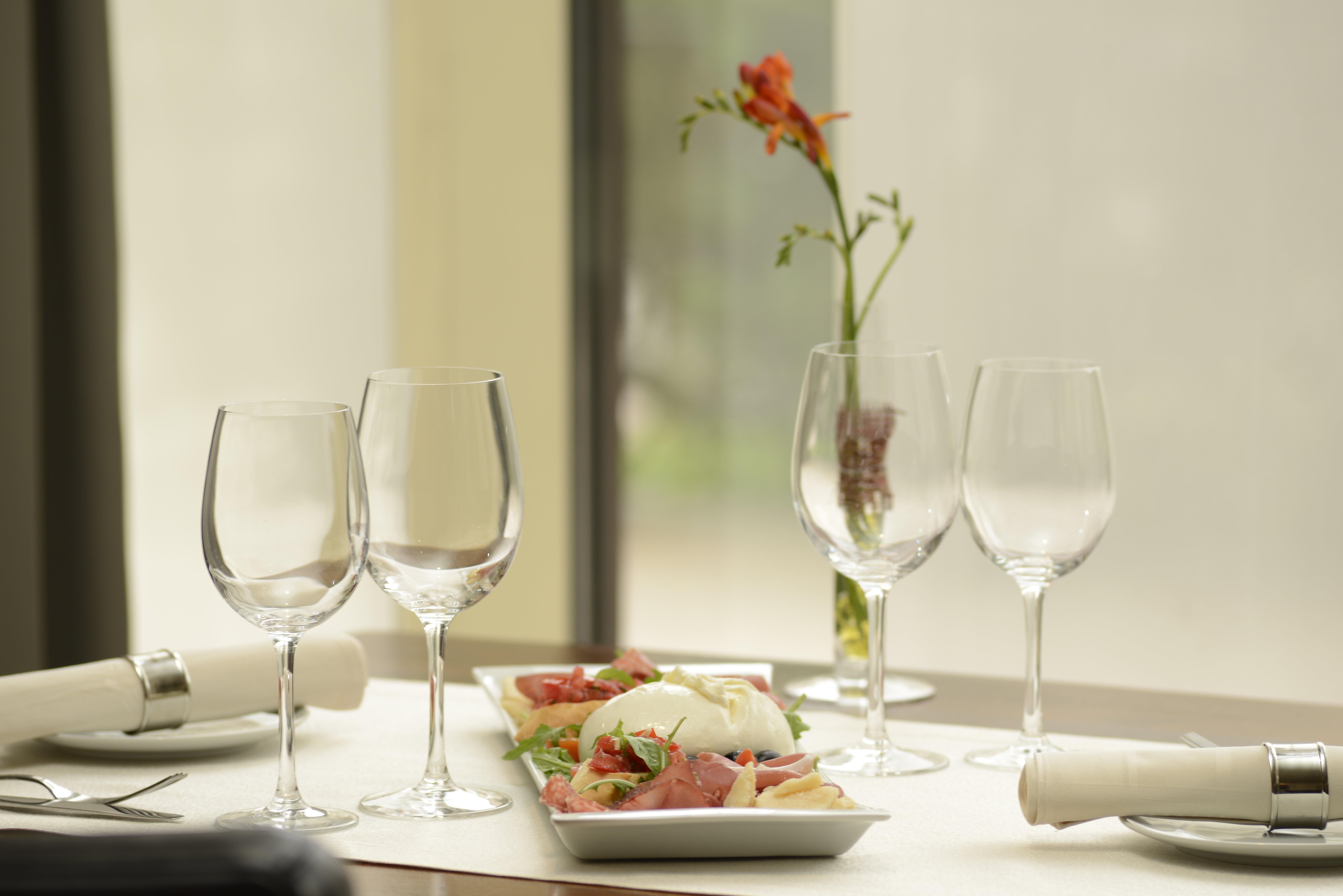 Intercontinental Hotel Bucharest, an IHG Hotel Esterno foto Wine glasses