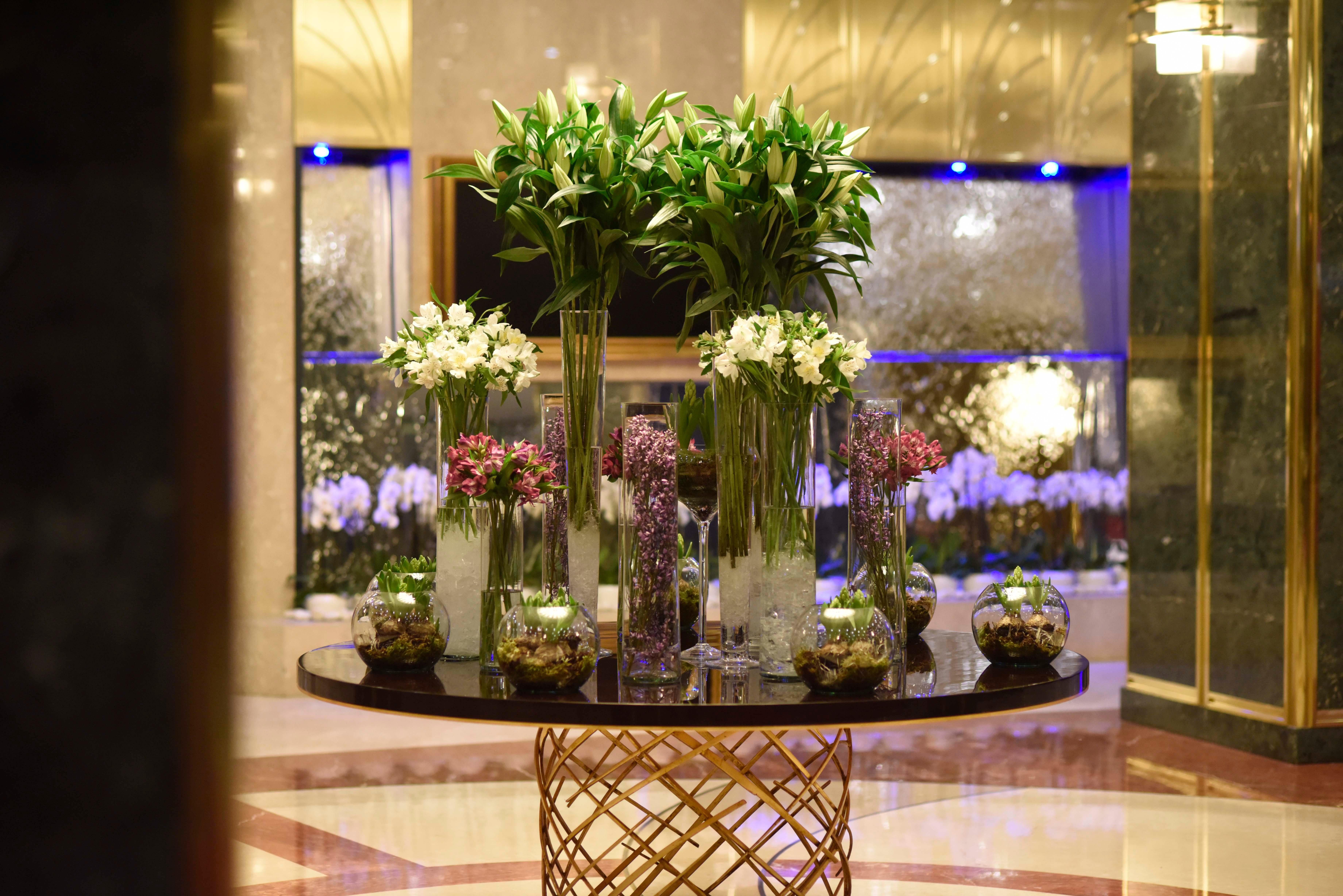 Intercontinental Hotel Bucharest, an IHG Hotel Esterno foto The lobby of the hotel
