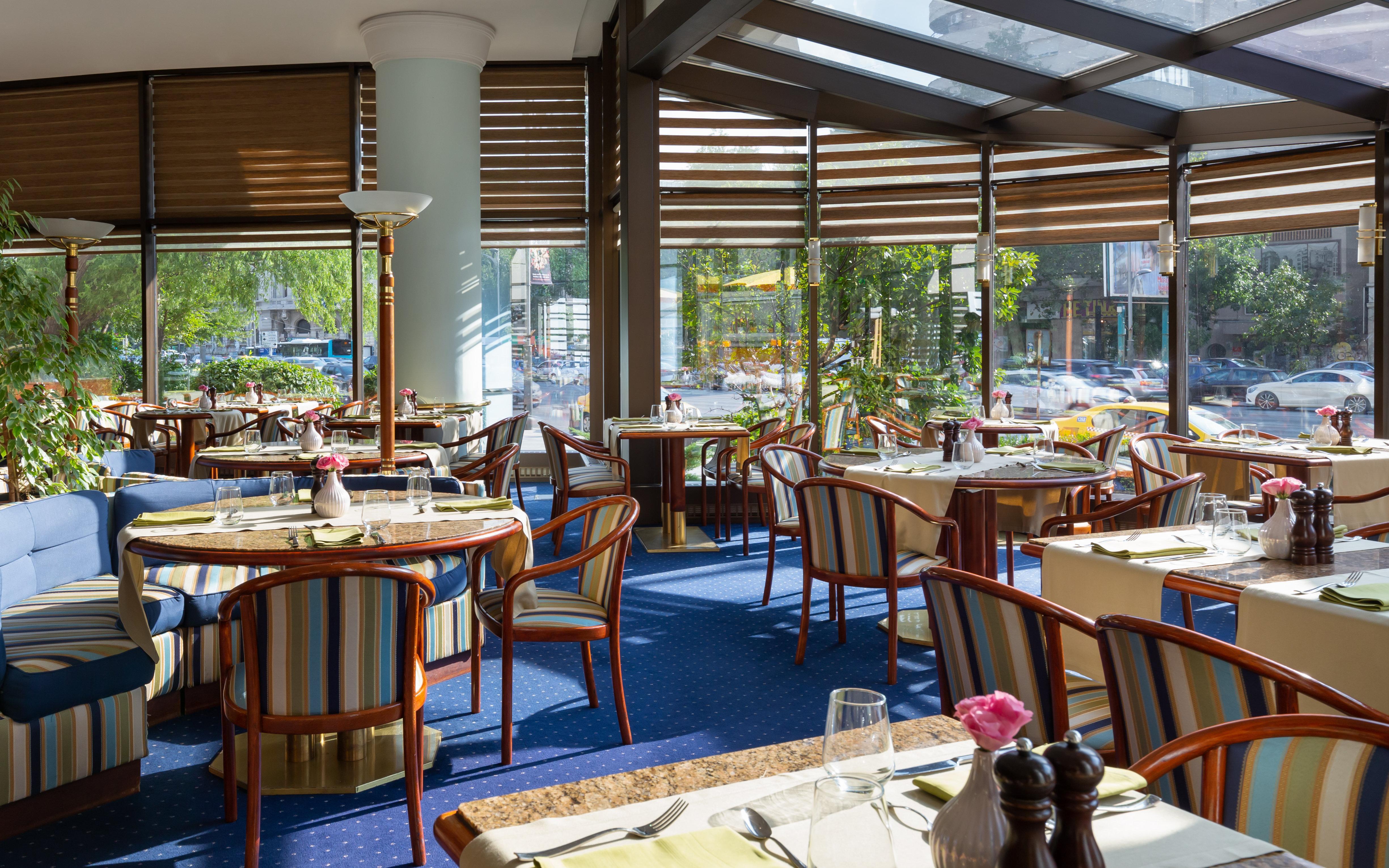 Intercontinental Hotel Bucharest, an IHG Hotel Esterno foto Restaurant