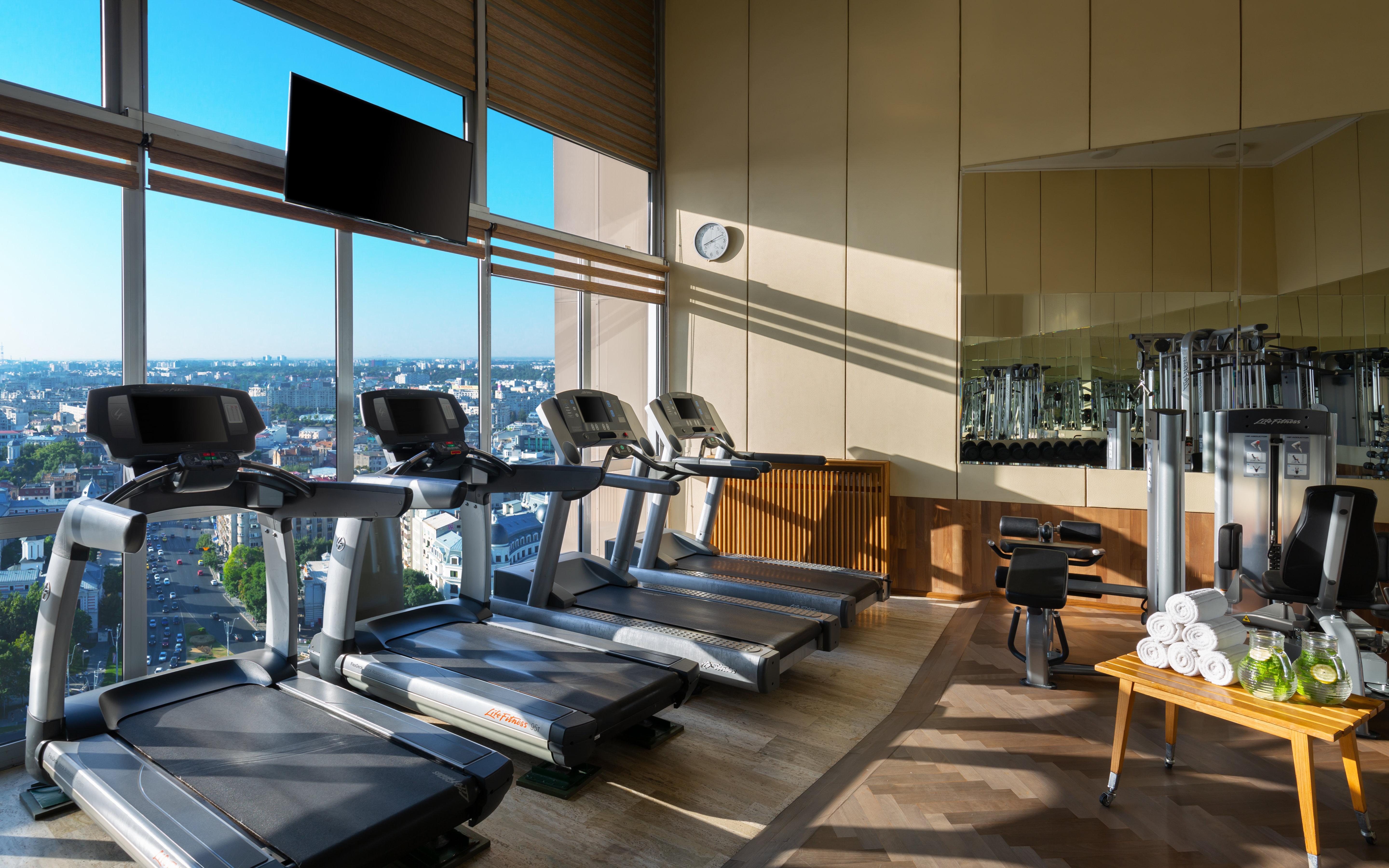 Intercontinental Hotel Bucharest, an IHG Hotel Esterno foto The gym at The Standard, Hollywood
