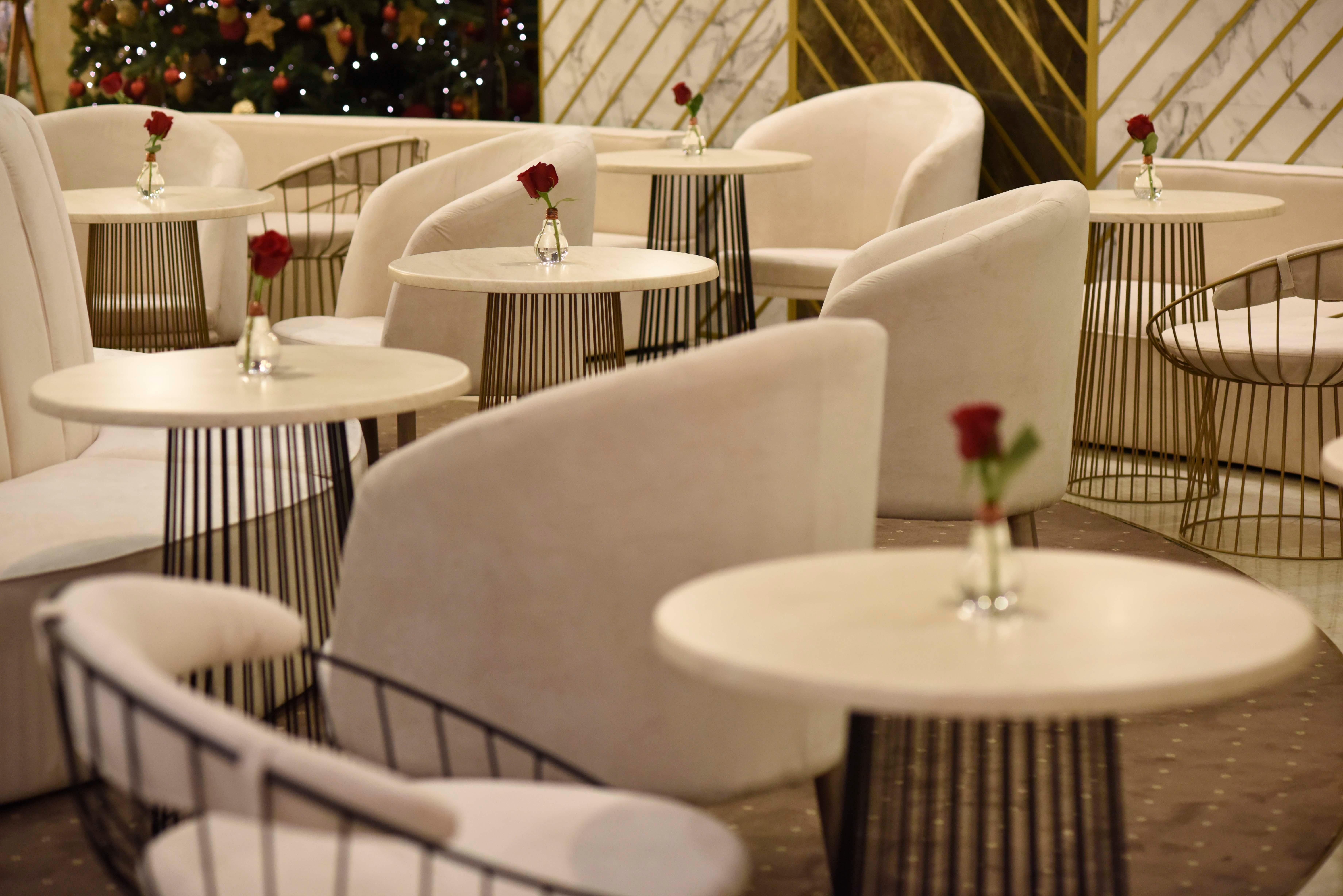Intercontinental Hotel Bucharest, an IHG Hotel Esterno foto The interior of the lounge