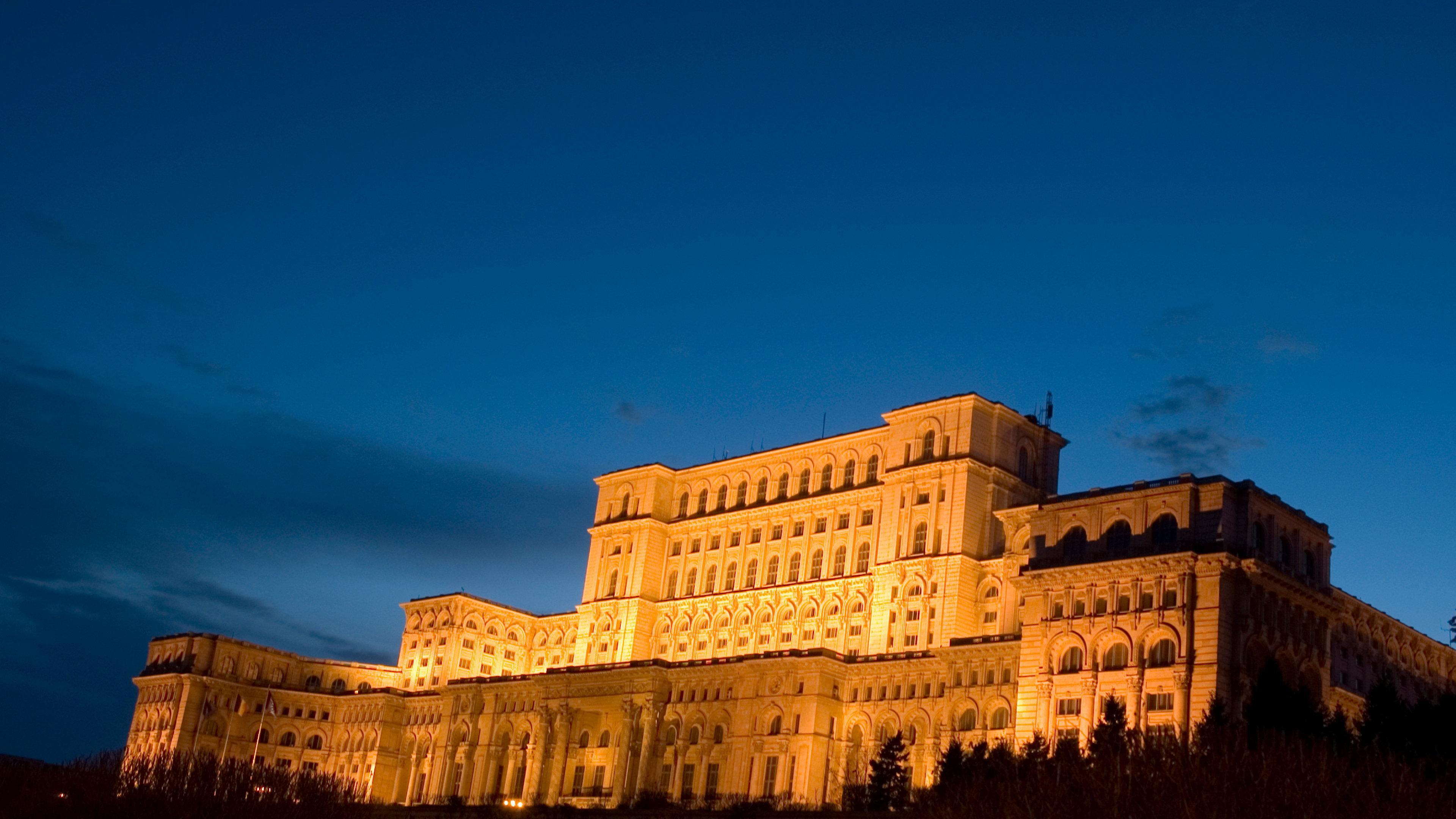 Intercontinental Hotel Bucharest, an IHG Hotel Esterno foto The Grand Hotel at night