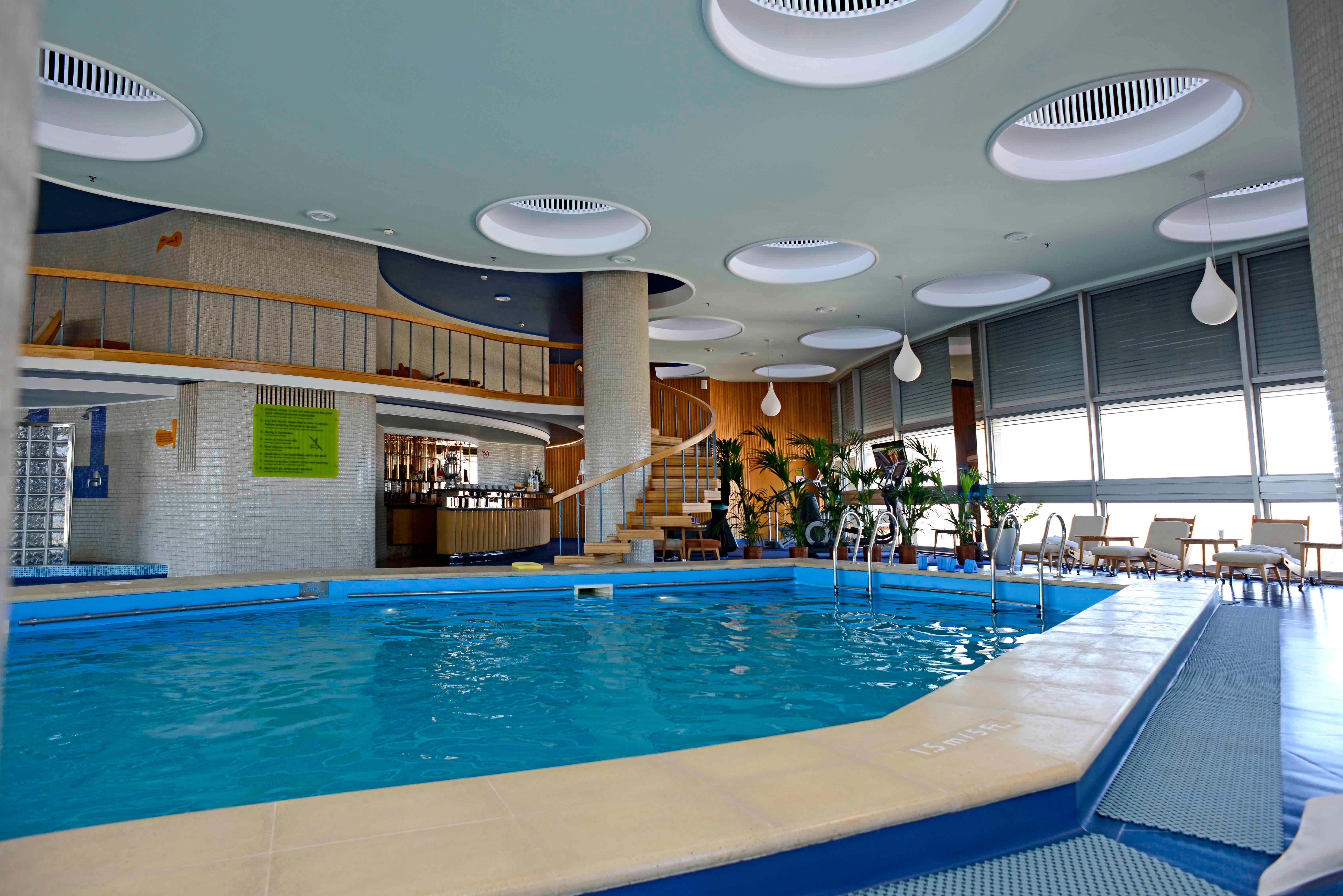 Intercontinental Hotel Bucharest, an IHG Hotel Esterno foto Swimming pool