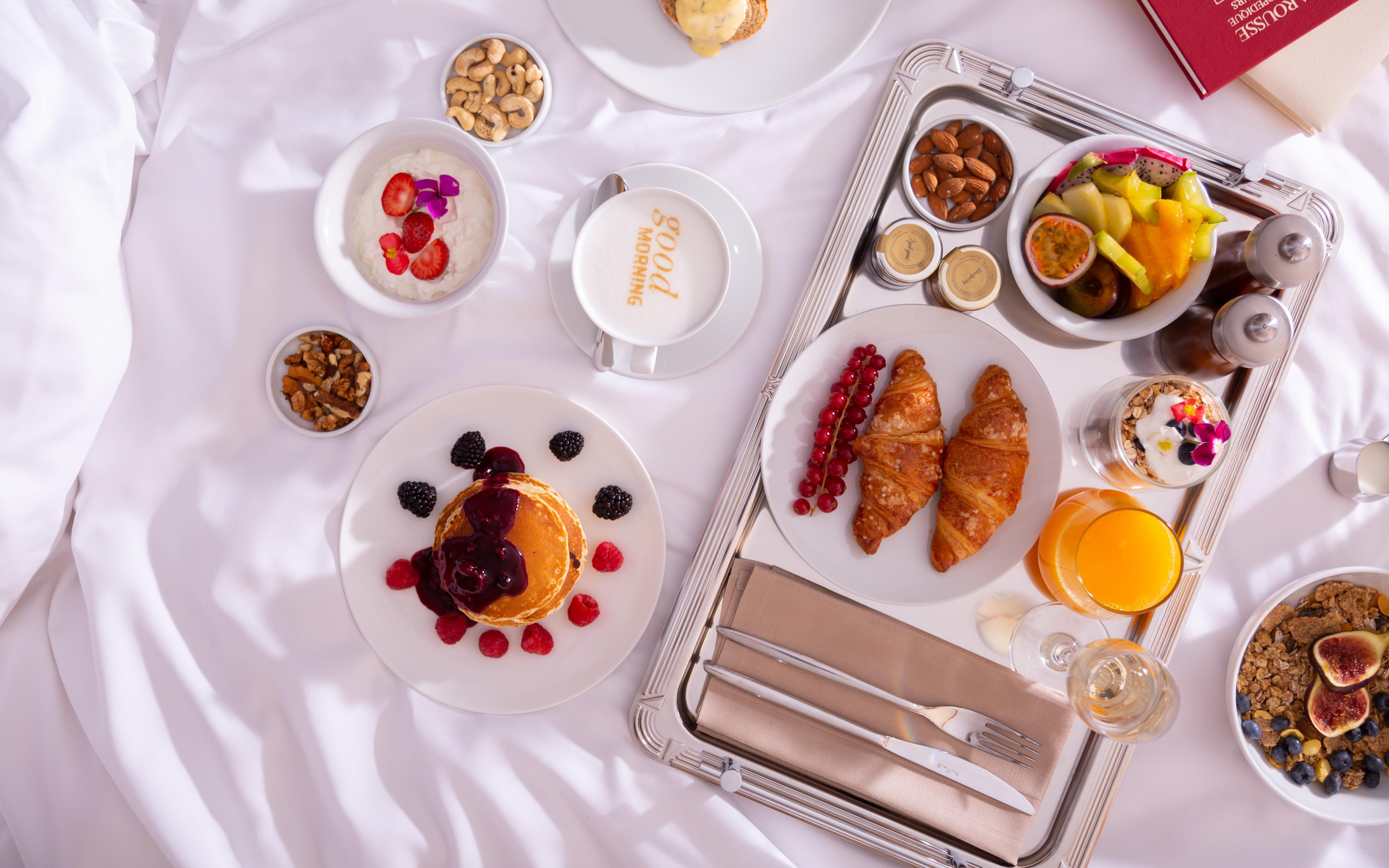 Intercontinental Hotel Bucharest, an IHG Hotel Esterno foto Emirates First Class in-flight breakfast