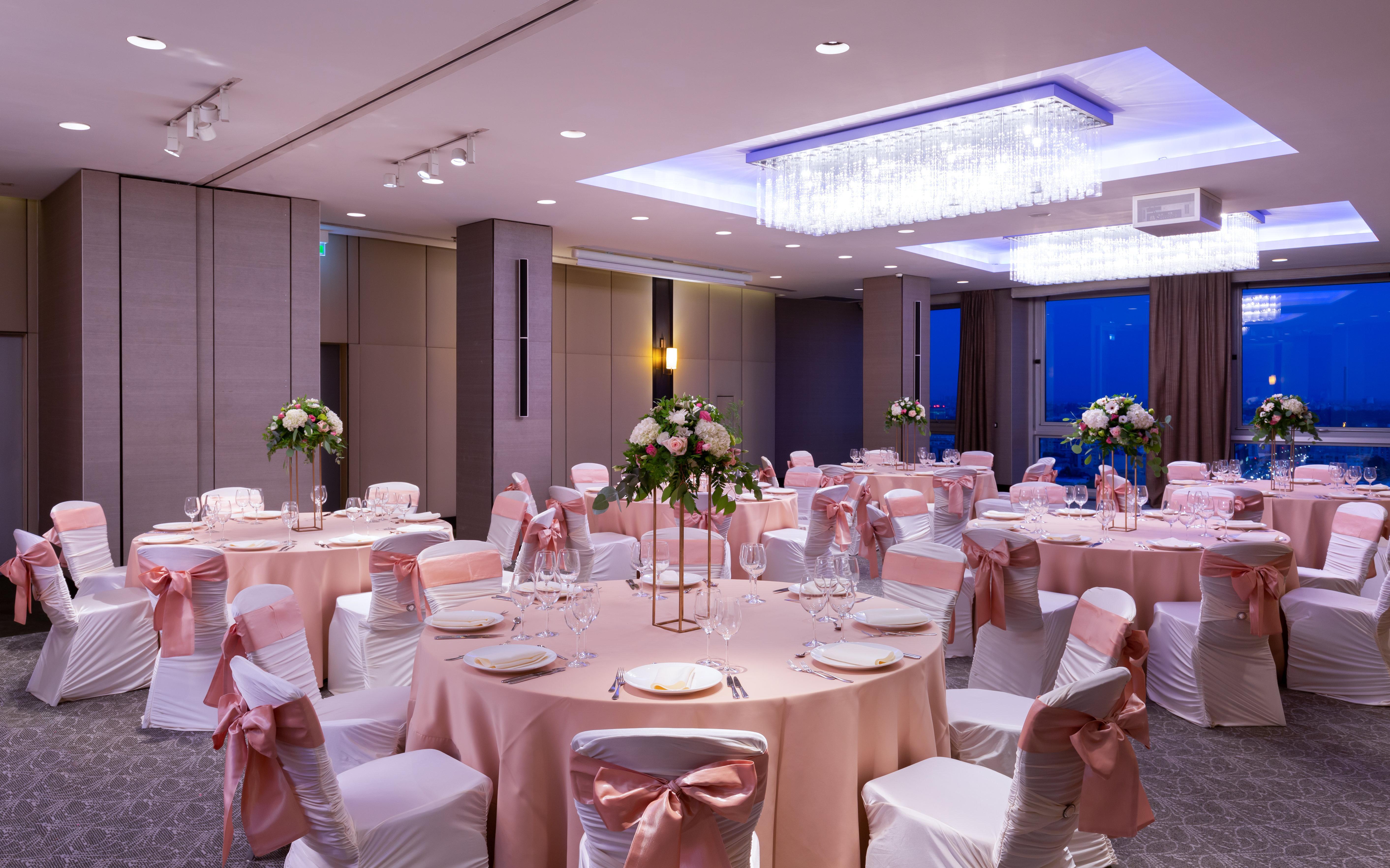 Intercontinental Hotel Bucharest, an IHG Hotel Esterno foto The ballroom