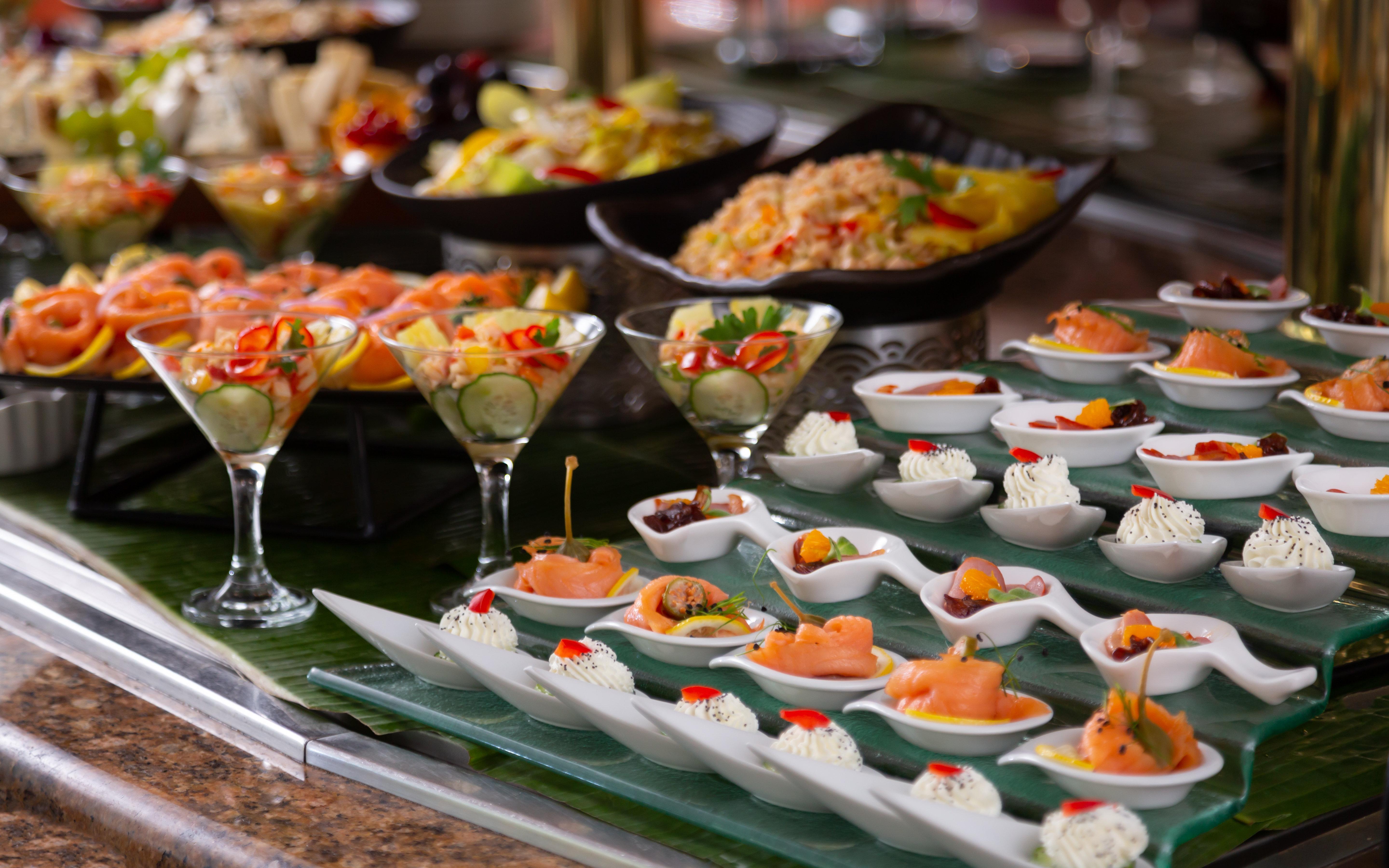 Intercontinental Hotel Bucharest, an IHG Hotel Esterno foto A buffet of hors d'oeuvres