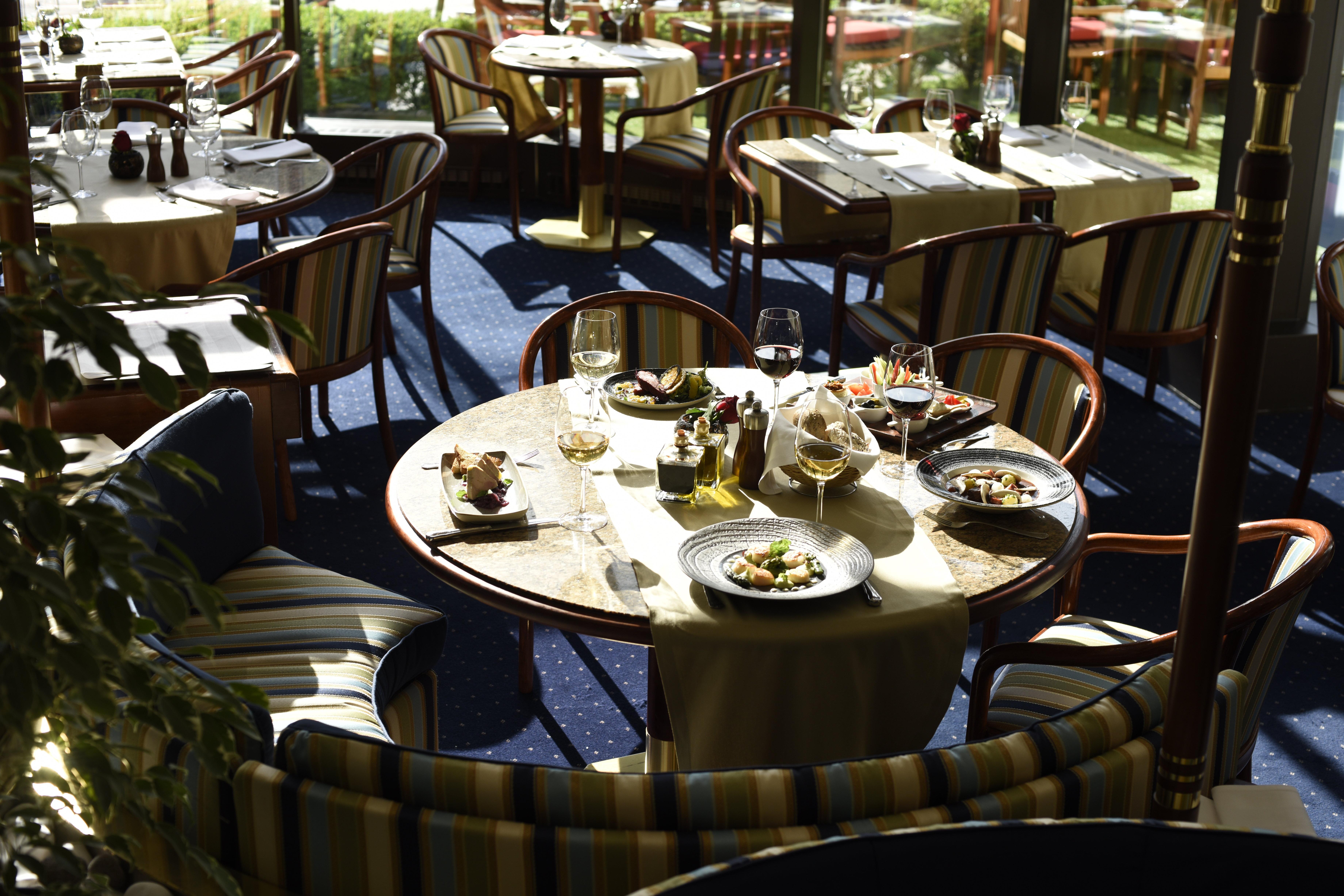 Intercontinental Hotel Bucharest, an IHG Hotel Esterno foto The restaurant