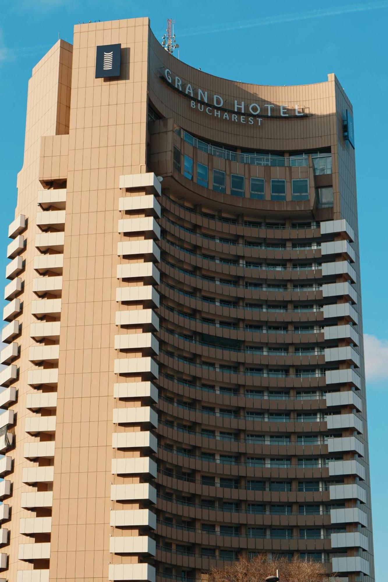 Intercontinental Hotel Bucharest, an IHG Hotel Esterno foto The hotel's facade