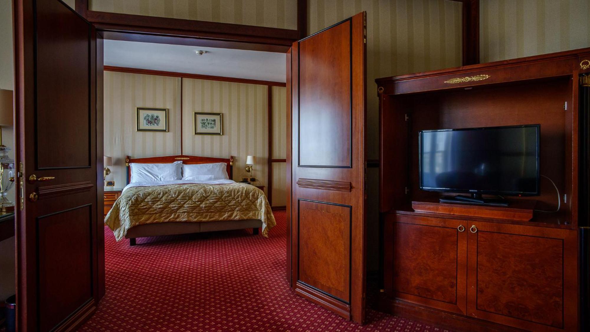 Intercontinental Hotel Bucharest, an IHG Hotel Esterno foto Suite