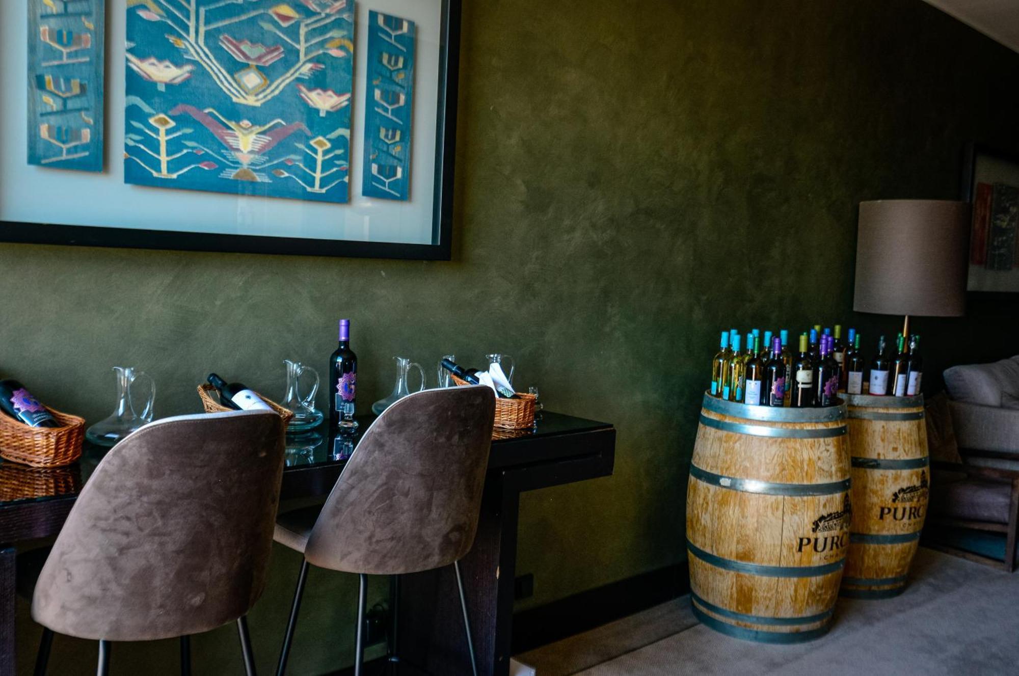 Intercontinental Hotel Bucharest, an IHG Hotel Esterno foto Wine tasting at the Puseta winery