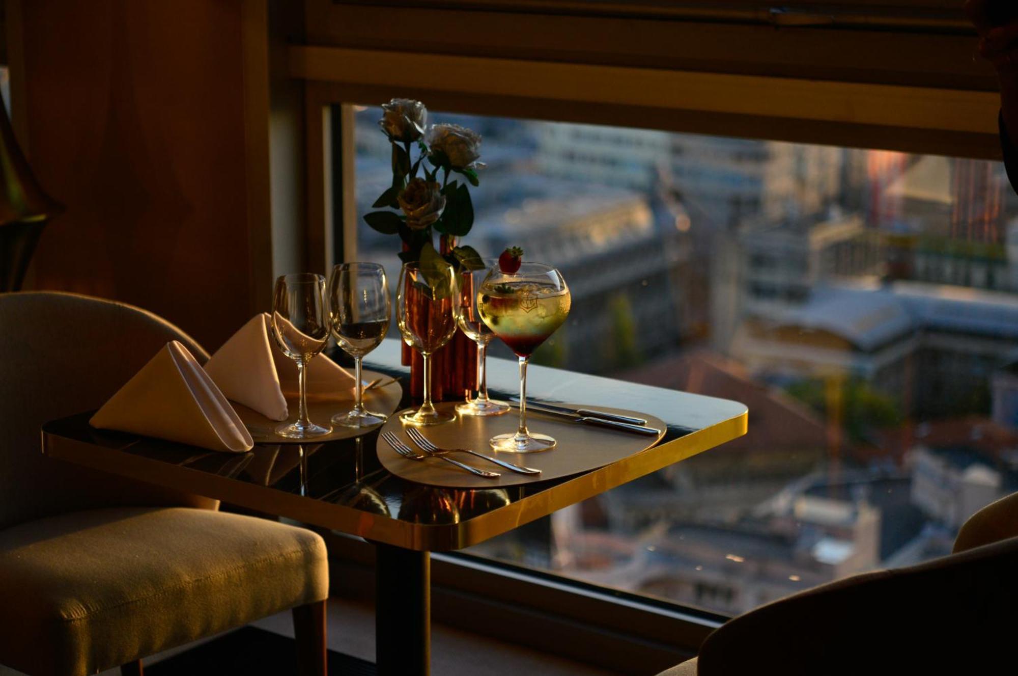 Intercontinental Hotel Bucharest, an IHG Hotel Esterno foto Restaurant
