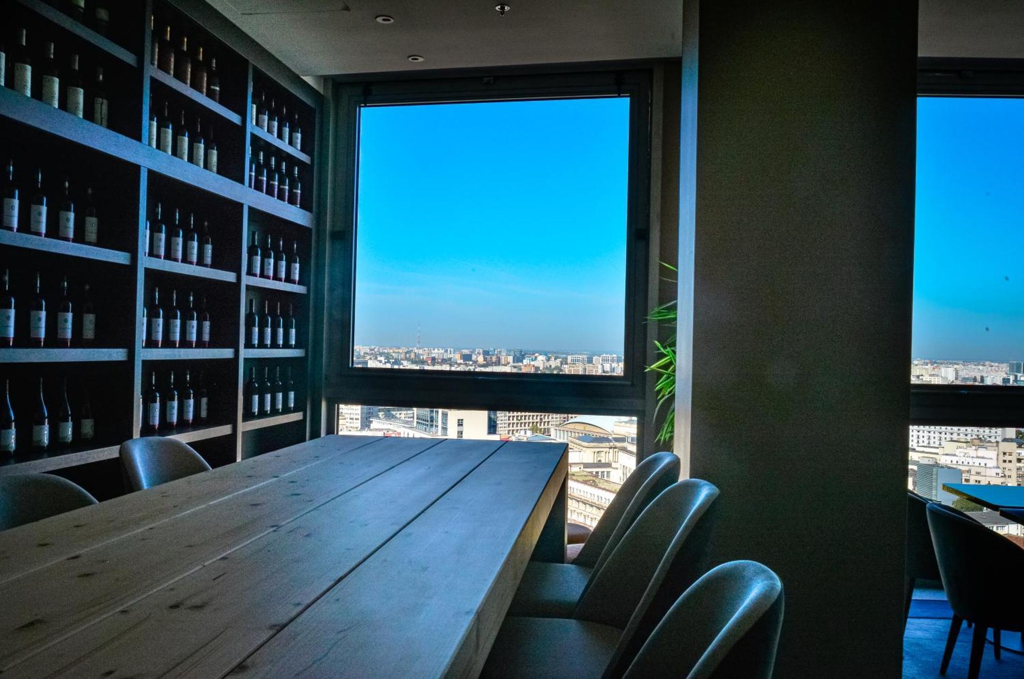 Intercontinental Hotel Bucharest, an IHG Hotel Esterno foto The Sky Bar